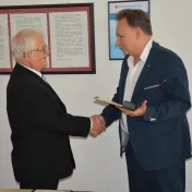 Poďakovanie za dlhoročnú prácu odchádzajúcim zamestnancom
