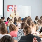 VEDIEŤ VIAC - vzdelávací projekt