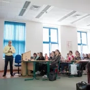 VEDIEŤ VIAC - vzdelávací projekt