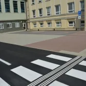 Univerzita opravila obslužnú komunikáciu a vytvorila nové parkovacie miesta