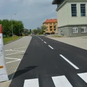 Univerzita opravila obslužnú komunikáciu a vytvorila nové parkovacie miesta
