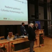 Prof. Matlovičovi bolo udelené najvyššie vyznamenanie Poľskej geografickej spoločnosti
