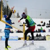 Snow volleyball - vicemajstri Slovenska sú študenti PU