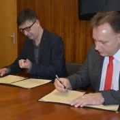 Prepájanie teórie s praxou