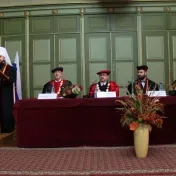 "doctor honoris causa"