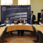 Rektor Prešovskej univerzity v Prešove prof. RNDr. René Matlovič, PhD. a rektor Universitatea din Oradea prof. Constantin Bungau, PhD. podpísali dňa 11. novembra 2013 zmluvu o spolupráci oboch univerzít.