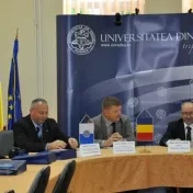 Rektor Prešovskej univerzity v Prešove prof. RNDr. René Matlovič, PhD. a rektor Universitatea din Oradea prof. Constantin Bungau, PhD. podpísali dňa 11. novembra 2013 zmluvu o spolupráci oboch univerzít.
