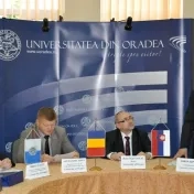 Rektor Prešovskej univerzity v Prešove prof. RNDr. René Matlovič, PhD. a rektor Universitatea din Oradea prof. Constantin Bungau, PhD. podpísali dňa 11. novembra 2013 zmluvu o spolupráci oboch univerzít.