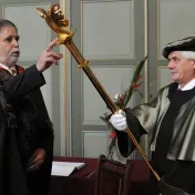 Udelenie titulu Doctor honoris causa rektorovi Eötvös Loránd univerzity v Budapešti Prof. Dr. Barnovi Mezeymu, DSc.