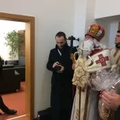 Študenti tradične zavinšovali
