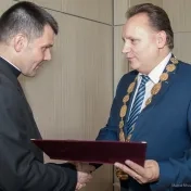 Fotoreport z odovzdávania docentského dekrétu