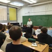 Stredná zdravotnícka škola na návšteve IAA