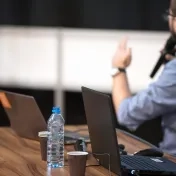 Pozvané prednášky členiek a členov IESP