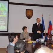 K poetologickým a axiologickým aspektom slovenskej literatúry po roku 2000 (01)
