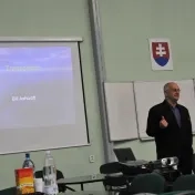 Crossing the Borders-Transgressing the Boundaries in Literatures in English