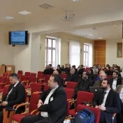 Rozvíjanie zodpovedného občianstva, podporovanie politického vzdelávania a kompetencií mladých ľudí