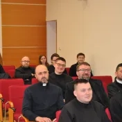 Rozvíjanie zodpovedného občianstva, podporovanie politického vzdelávania a kompetencií mladých ľudí