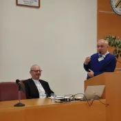 Rozvíjanie zodpovedného občianstva, podporovanie politického vzdelávania a kompetencií mladých ľudí
