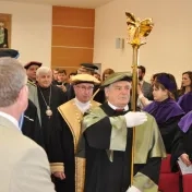 Udelenie čestného doktorátu Dr.h.c. Dr hab. Leszekovi Adamowiczovi, prof. KUL (25.04.2017)