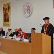 Udelenie čestného doktorátu Dr.h.c. Dr hab. Leszekovi Adamowiczovi, prof. KUL (25.04.2017)