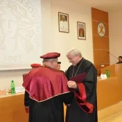 Udelenie čestného doktorátu Dr.h.c. J.E. Kardinálovi Stanislavovi Dziwiszovi