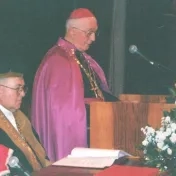 Udelenie čestného doktorátu Dr.h.c. Mons. Jánovi Hirkovi