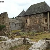 Bzovík - opevnený kláštor