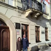 Mgr. Melnyk a Dr. Korečko počas workshopu o kybernetickej bezpečnosti na Mestskom úrade v Prešove (v roku 2025)