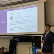 Ing. Letkovský počas obhajoby dizertačnej práce (v roku 2025)
