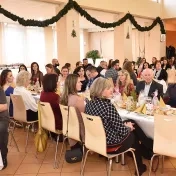 Členovia KFUMM počas vianočného posedenia (v roku 2024)