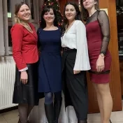 Dr. Miškufová, doc. Vašaničová, Mgr. Orikhan a Mgr. Melnyk počas vianočného posedenia (v roku 2024)