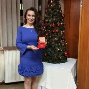 doc. Jenčová po udelení pamätnej medaily pri príležitosti 20. výročia založenia FMEO PU v Prešove (v roku 2024)