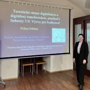 Mgr. Orikhan počas workshopu Digitalizácia, digitálna transformácia, digitálna ekonomika: trendy a výzvy (v roku 2024)