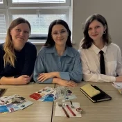 Dr. Miškufová, Mgr. Orikhan a Mgr. Melnyk počas workshopu „Naštartuj svoju kariéru vo výskume“ (v roku 2024)