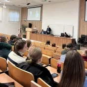 Prednáška odborníkov z praxe v oblasti financií, investovania a bankovníctva