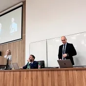 Dr. Jusková počas prednášky spoločnosti Prosight (v roku 2024)