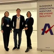 doc. Jenčová, doc. Rovňák a doc. Ali Taha na konferencii SAAVŠ v Bratislave (v roku 2024)