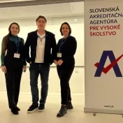 doc. Jenčová, doc. Rovňák a doc. Ali Taha na konferencii SAAVŠ v Bratislave (v roku 2024)