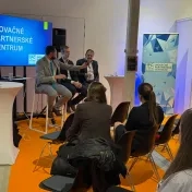 doc. Jenčová a Dr. Košíková na workshope "IT nehryzie" v Košiciach (v roku 2024)