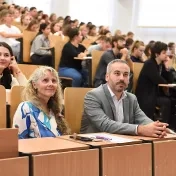 prof. Kiseľáková a Mgr. Orikhan počas prednášky spoločnosti KPMG (v roku 2024)