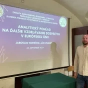 Dr. Korečko počas workshopu Aplikácia moderných trendov v kvantitatívnych metódach vo výučbe finančných a manažérskych predmetov (v roku 2024)