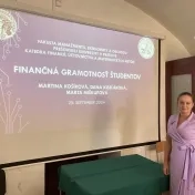 Dr. Košíková počas workshopu Aplikácia moderných trendov v kvantitatívnych metódach vo výučbe finančných a manažérskych predmetov (v roku 2024)