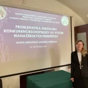 Dr. Miškufová počas workshopu Aplikácia moderných trendov v kvantitatívnych metódach vo výučbe finančných a manažérskych predmetov (v roku 2024)