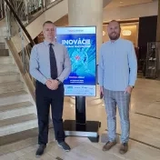 Dr. Vravec a Dr. Korečko na konferencii Inovácie a digitálna transformácia v Bratislave (v roku 2024)