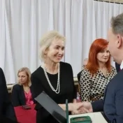 Dr. Jusková pri príležitosti udelenia bronzovej medaily (v roku 2024)