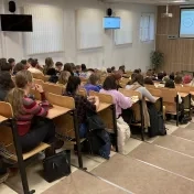 Prednáška odborníkov z praxe v oblasti financií, investovania a bankovníctva
