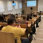 Prednáška odborníkov z praxe v oblasti financií, investovania a bankovníctva
