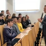 Prednáška odborníkov z praxe v oblasti financií, investovania a bankovníctva