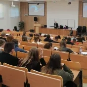 Prednáška s odborníkmi z praxe v oblasti financií, investovania a bankovníctva