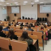 Prednáška s odborníkmi z praxe v oblasti financií, investovania a bankovníctva
